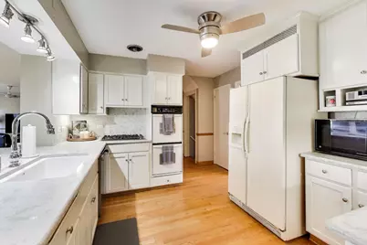 200 S Derbyshire Lane, Arlington Heights, IL 60004 - Photo 8