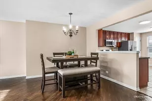 1011 Reserve Dr, Elgin, IL 60124 - Photo 4