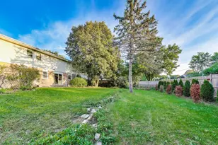 1110 S Plum Tree Ln, Palatine, IL 60067 - Photo 22