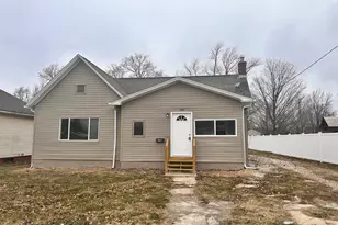 920 Hall St, Streator, IL 61364 - Photo 1