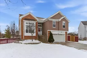 308 S Hackberry Circle, Round Lake, IL 60073 - Photo 4