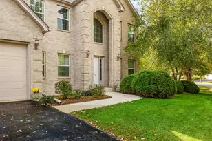 238 Willowwood Dr, Oswego, IL 60543 - Photo 2