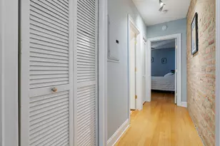 3654 W Belle Plaine Ave, Chicago, IL 60618 - Photo 18