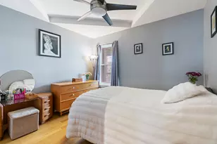 3654 W Belle Plaine Ave, Chicago, IL 60618 - Photo 12