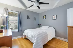 3654 W Belle Plaine Ave, Chicago, IL 60618 - Photo 12