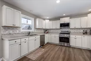 4 Maplewood Ln, Ottawa, IL 61350 - Photo 4