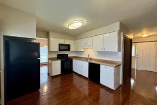 18013 Park Ave, Lansing, IL 60438 - Photo 6