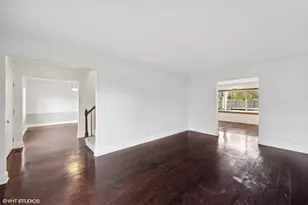 366 Ventura Club Dr, Roselle, IL 60172 - Photo 4