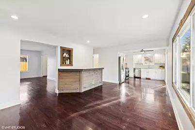 366 Ventura Club Drive, Roselle, IL 60172 - Photo 10