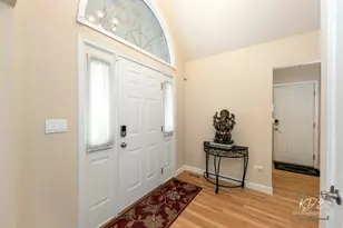 9361 Keswick Dr, Woodridge, IL 60517 - Photo 4