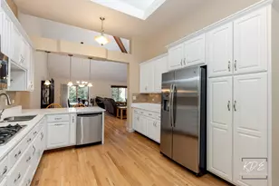 9361 Keswick Dr, Woodridge, IL 60517 - Photo 10