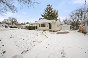 400 Kishwaukee Dr, Sycamore, IL 60178 - Photo 2