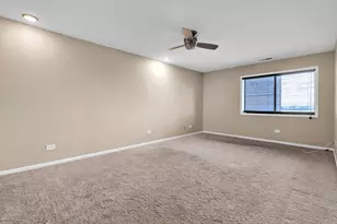 9242 Gross Point Rd, Skokie, IL 60077 - Photo 12