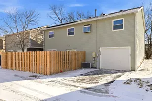 304 Jonquil Ct, Aurora, IL 60504 - Photo 4