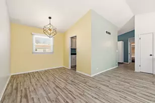 304 Jonquil Ct, Aurora, IL 60504 - Photo 10