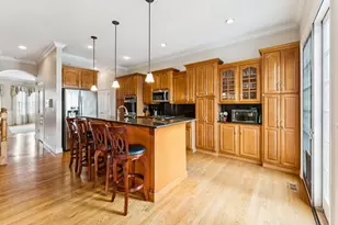 5 Illinois Ave, Schaumburg, IL 60193 - Photo 8