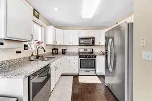 1384 Roxbury Dr, Aurora, IL 60502 - Photo 8