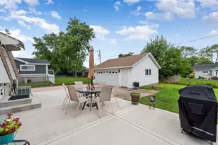 100 Des Plaines Ln, Hoffman Estates, IL 60169 - Photo 26