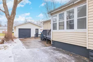 726 W South St, Pontiac, IL 61764 - Photo 32