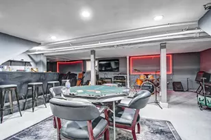 8212 S Bishop St, Chicago, IL 60620 - Photo 16