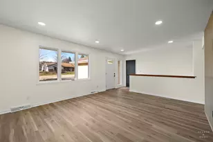 1004 Portsmouth Dr, Rockford, IL 61102 - Photo 6