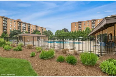 1717 W Crystal Lane #701, Mount Prospect, IL 60056 - Photo 4