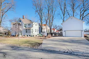 303 E Prospect Ave, Ottawa, IL 61350 - Photo 2