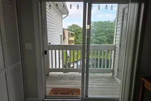 149 N Waters Edge Dr, Glendale Heights, IL 60139 - Photo 6