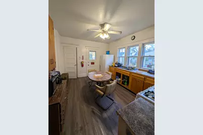 226 W Locust Street, Dekalb, IL 60115 - Photo 4