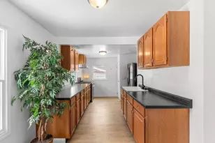 1146 S Union St, Aurora, IL 60505 - Photo 10