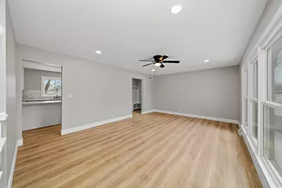 82 Ashlawn Avenue, Oswego, IL 60543 - Photo 2