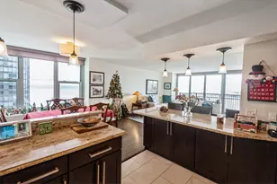 400 E Randolph St, Chicago, IL 60601 - Photo 8