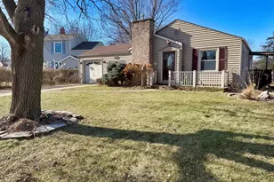 2406 Brittany Ln, Rock Island, IL 61201 - Photo 4