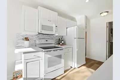 815 Leicester Road #109, Elk Grove Village, IL 60007 - Photo 4