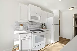 815 Leicester Rd, Elk Grove Village, IL 60007 - Photo 4