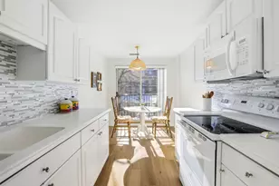 815 Leicester Rd, Elk Grove Village, IL 60007 - Photo 2