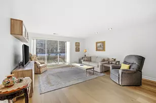 815 Leicester Rd, Elk Grove Village, IL 60007 - Photo 8