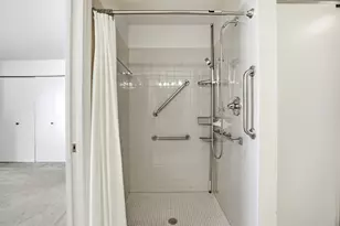 815 Leicester Rd, Elk Grove Village, IL 60007 - Photo 16