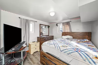4913 W Warwick Avenue, Chicago, IL 60641 - Photo 4
