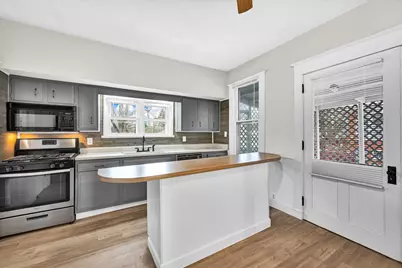 449 N 3rd Avenue, Canton, IL 61520 - Photo 6