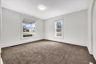 449 N 3rd Ave, Canton, IL 61520 - Photo 10