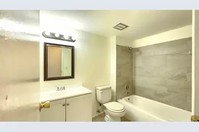 1360 Devonshire Lane, Hoffman Estates, IL 60169 - Photo 20