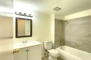 1360 Devonshire Ln, Hoffman Estates, IL 60169 - Photo 20