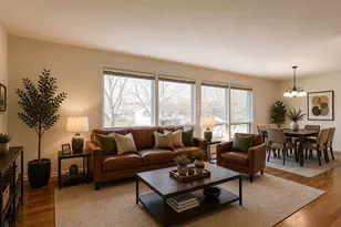 1360 Devonshire Ln, Hoffman Estates, IL 60169 - Photo 12