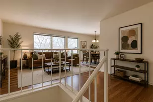 1360 Devonshire Ln, Hoffman Estates, IL 60169 - Photo 10