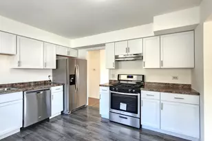 1360 Devonshire Ln, Hoffman Estates, IL 60169 - Photo 14