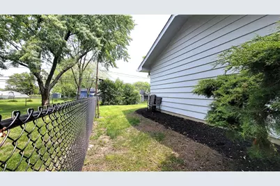 1360 Devonshire Lane, Hoffman Estates, IL 60169 - Photo 30