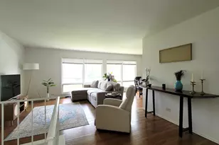 1360 Devonshire Ln, Hoffman Estates, IL 60169 - Photo 6