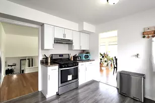 1360 Devonshire Ln, Hoffman Estates, IL 60169 - Photo 12