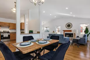 121 Commons Ct, Wheeling, IL 60090 - Photo 6